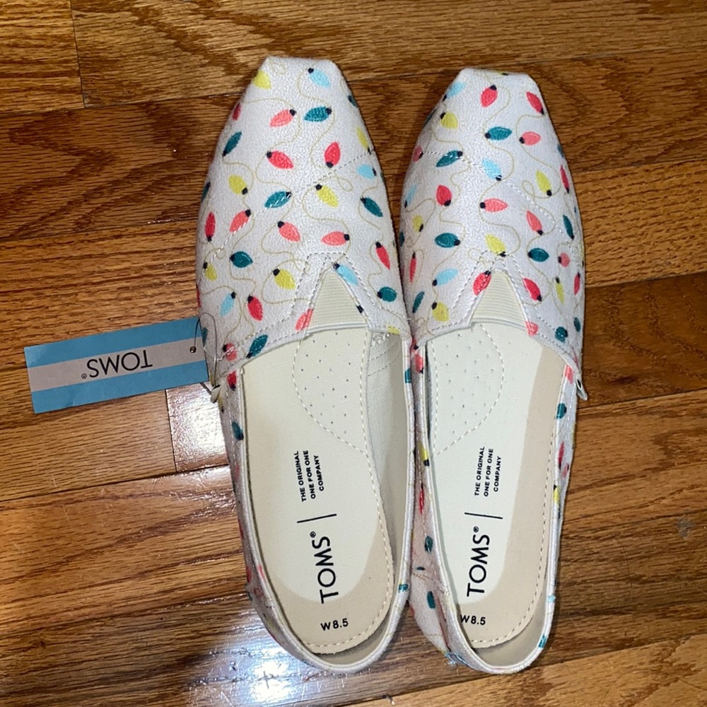 NWT - TOMs size 8.5, holiday lights
